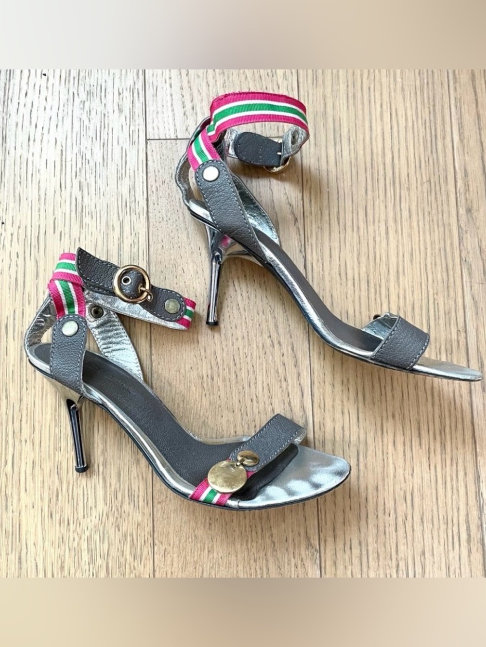 Silver High Heel Sandal’s w. Pink Striped Straps Gold Accessories Size 7